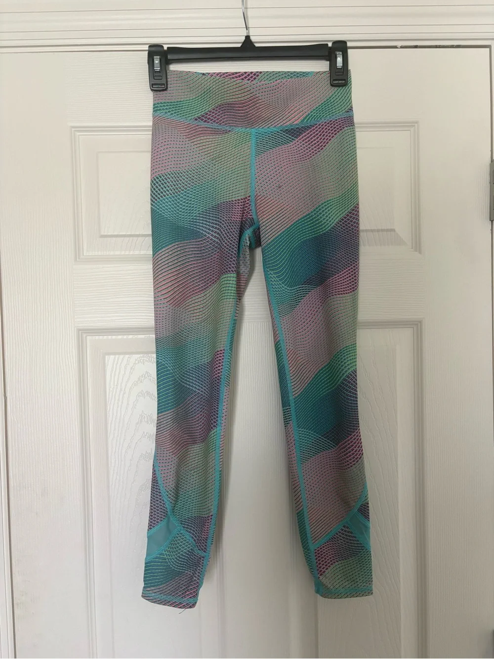 High-Waist Multicolor Wave-Print Leggings - Teal, Purple, Pink